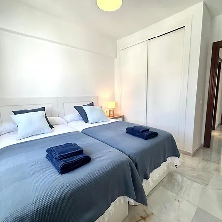 Terraza Y Vistas En Carihuela Erisa 2 A 100 Metros De La Playa Torremolinos