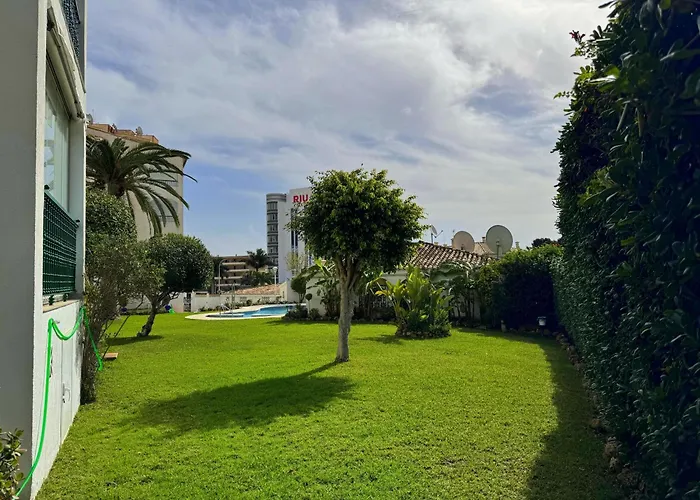 Terraza Y Vistas En Carihuela Erisa 2 A 100 Metros De La Playa Torremolinos